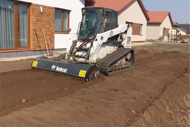 BOBCAT T250 nuoma su žemės freza