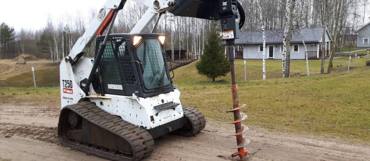 BOBCAT T250 nuoma su žemes grąžtu