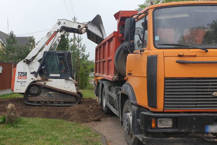 5,3t midi eskovatoriaus BOBCAT 341 su standartiniais 35cm, 60cm ir 120cm kaušais nuoma